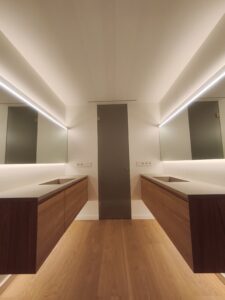 Espejos de lujo con iluminación retráctil fabricados en Elche