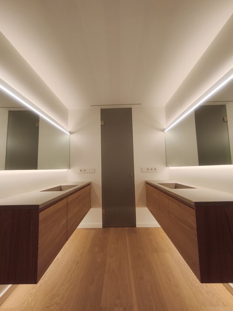 espejos de lujo con iluminación retráctil fabricados en Elche